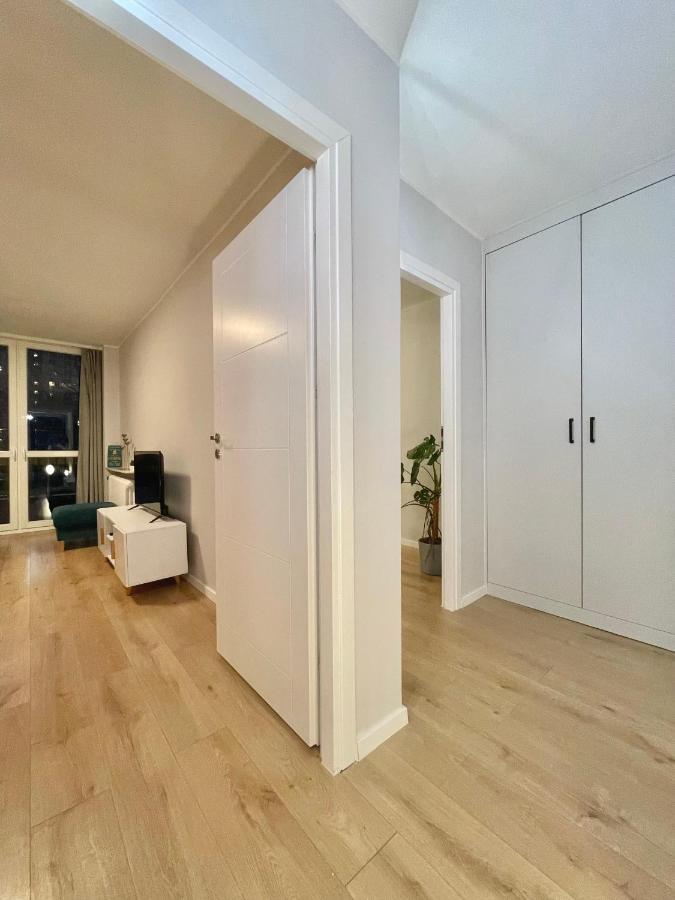Apartament Przy Atrium, Stacja Metra Rondo Onz وارسو المظهر الخارجي الصورة